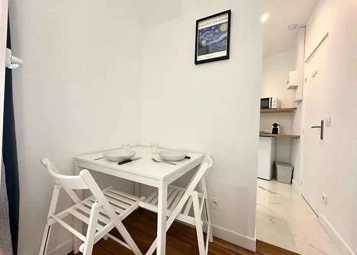 New 411 Charles- Cosy Center